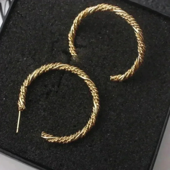 Gold Chain Link Hoop Earrings NWT - Picture 3 of 4